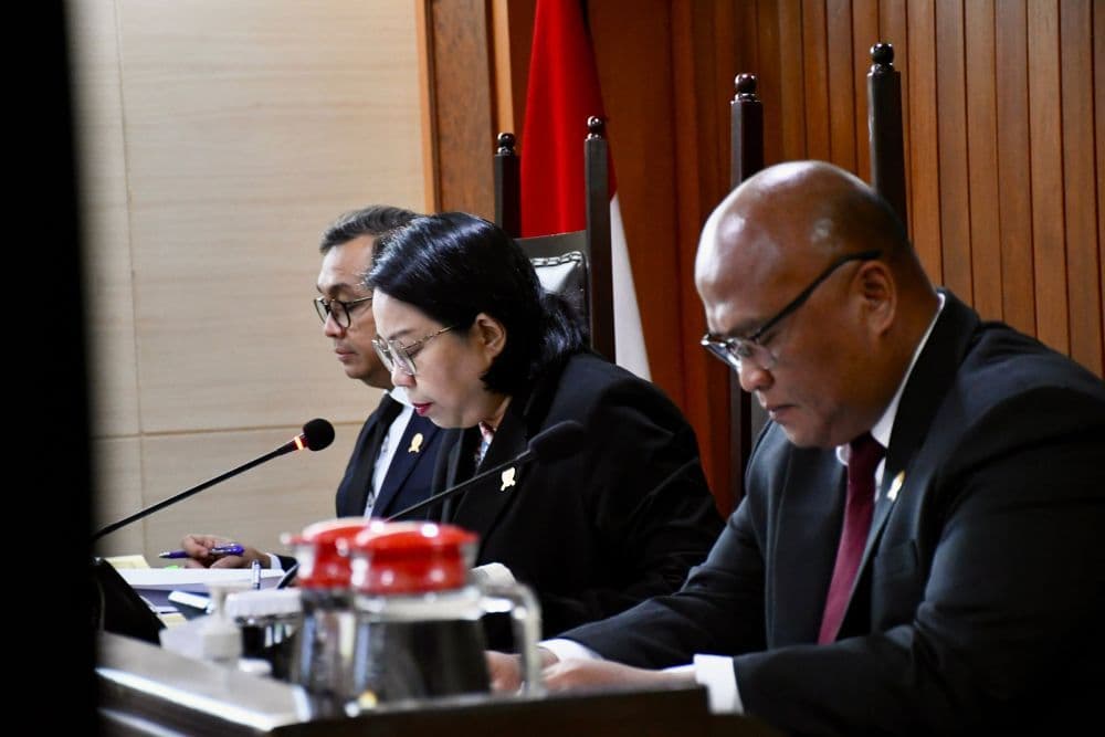Majelis Komisi Eugenia Mardanugraha, Hilman Pujana dan Mohammad Reza menyatakan Terlapor  tidak terbukti melanggar Pasal 22 UU Nomor 5 Tahun 
1999.