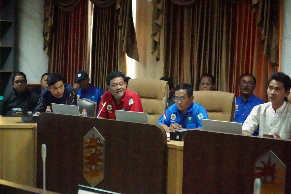 Sopir truk di Kutim mendesak penertiban SPBU dan pengawasan distribusi BBM.