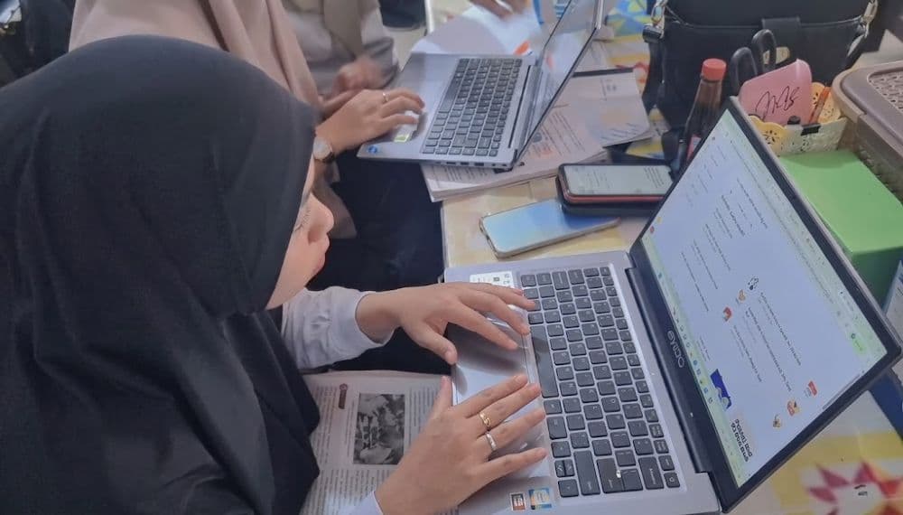Seorang guru sekolah di Balikpapan sedang PJJ 