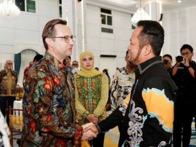 Sejumlah dubes dan delegasi negara sahabat menghadiri Mahakam Investment Forum 2026. Rudy Mas’ud menawarkan potensi investasi Kalimantan Timur.