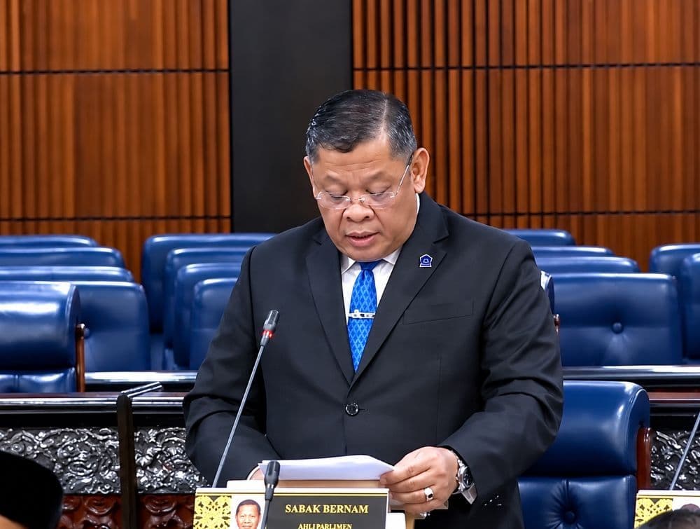 Politikus Malaysia Kalam Salan memakai bahasa Jawa untuk mendesak Presiden Prabowo menangani karhutla yang menyebabkan kabut asap lintas batas.