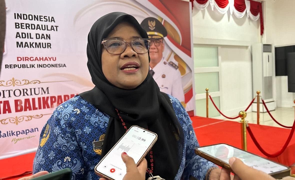 Kepala Dinas Kesehatan Kota Balikpapan, Alwiati, mengungkapkan bahwa kasus ISPA di Balikpapan berhasil ditekan dari 7.773 kasus pada September menjadi 6.157 kasus pada Oktober