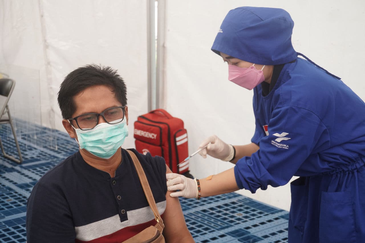 Pelaksanaan vaksinasi di kantor Besar Pertamina Balikpapan, Selasa (29/6/2021)