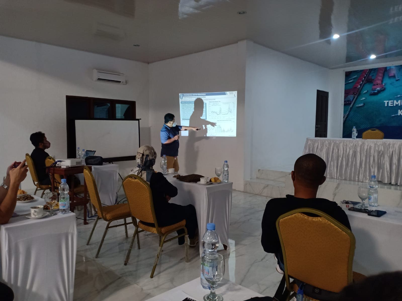 Kepala Kantor Perwakilan Bank Indonesia Kaltim, Tutuk SH Cahyono saat menjelaskan Perekonomian Kaltim Triwulan III-2021, di Maratua, Sabtu (6/11/2021)