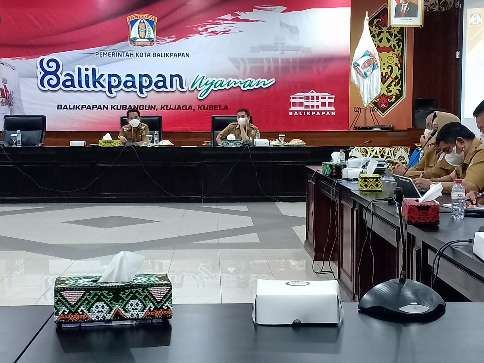 Wali Kota Balikpapan Rahmad Mas'ud bersama Sekretaris Daerah Pemkot Balikpapan Sayid MN Fadli dalam Jumpa Pers Akhir Tahun 2021, Senin (27/12/2021)