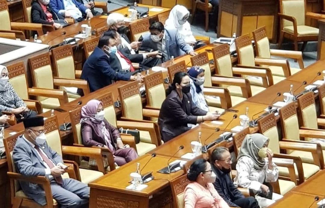 Fraksi PKS DPR RI mengapresiasi RUU KIA yang salah satunya mengatur cuti 6 bulan bagi pekerja wanita yang melahirkan, serta cuti 40 hari bagi suami untuk mendampingi.