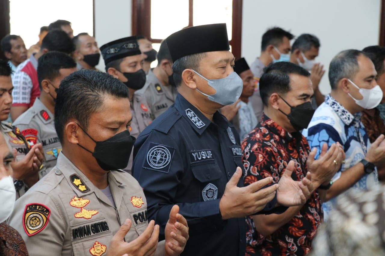 Peduli Korban Gempa Cianjur, Polda Kaltim Gelar Sholat Ghoib dan Doa Bersama