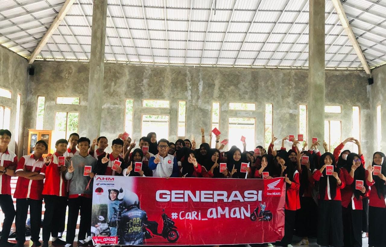 Sebarkan Virus #cari_AMAN, Astra Motor Kaltim 1 Edukasi Safety Riding SMA Negeri 2 Tanah Grogot