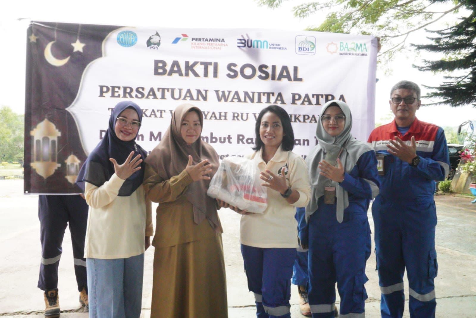 Penyaluran sembako menyambut Ramadan 1444 Hijriah kembali disalurkan oleh Pertamina melalui PT Kilang Pertamina Internasional (KPI) Unit Balikpapan. Sebanyak 1.000 paket sembako diserahkan oleh Persatuan Wanita Patra (PWP) Tingkat Wilayah Unit Balikpapan untuk Kelurahan dan Desa di sekitar Terminal Lawe-Lawe, Penajam Paser Utara (PPU).