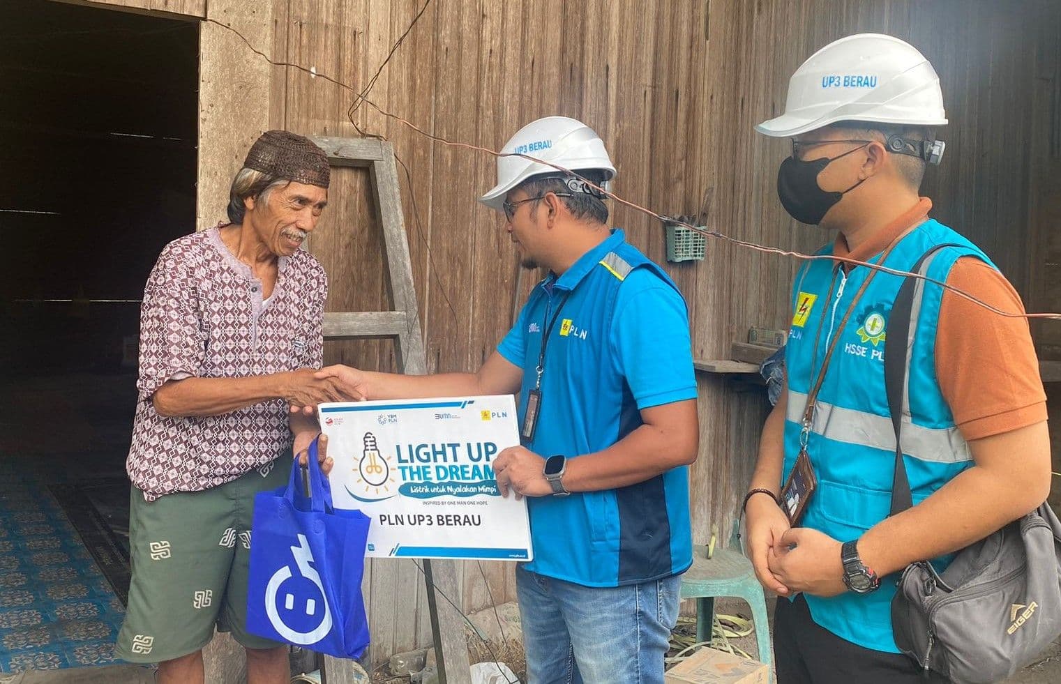 Terangi Pelosok Negeri, PLN Gratiskan Pemasangan Listrik Bagi Warga Tak Mampu di Berau