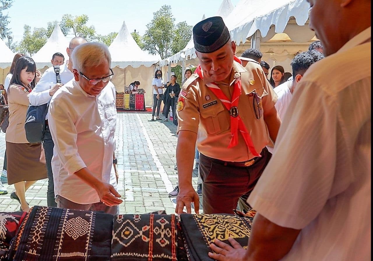 Indosat Ooredoo Hutchison (Indosat) mendorong inklusi digital ke Indonesia timur melalui peningkatan pengalaman pelanggan di wilayah Nusa Tenggara. Peningkatan terus menerus ini dilakukan untuk memberdayakan dan memaksimalkan potensi masyarakatnya. Jaringan Indosat kini telah menjangkau lebih dari 80% populasi di seluruh Nusa Tenggara,