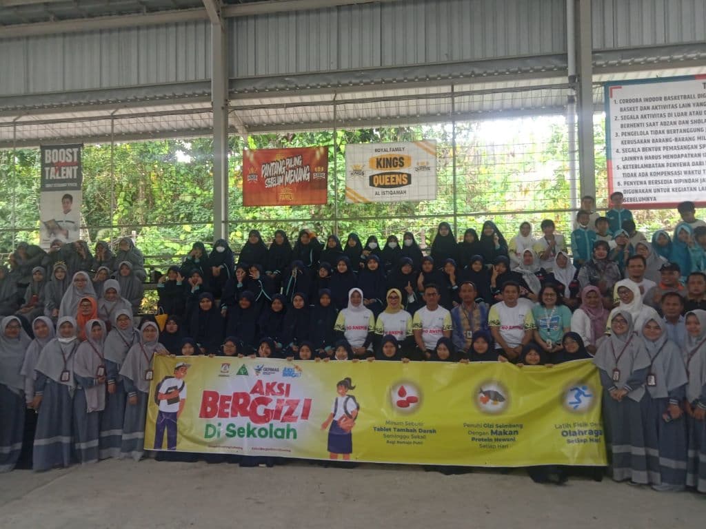 DKK Balikpapan gelar aksi cegah stunting dengan memberikan suplemen penambah darah bagi pelajar putri. (Foto: Niken Sulastri)