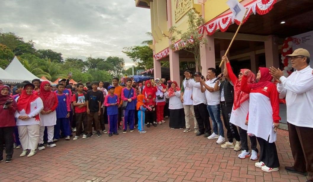 Lepas Jalan Sehat SKB, Wali Kota Balikpapan Beri Motivasi Generasi Muda