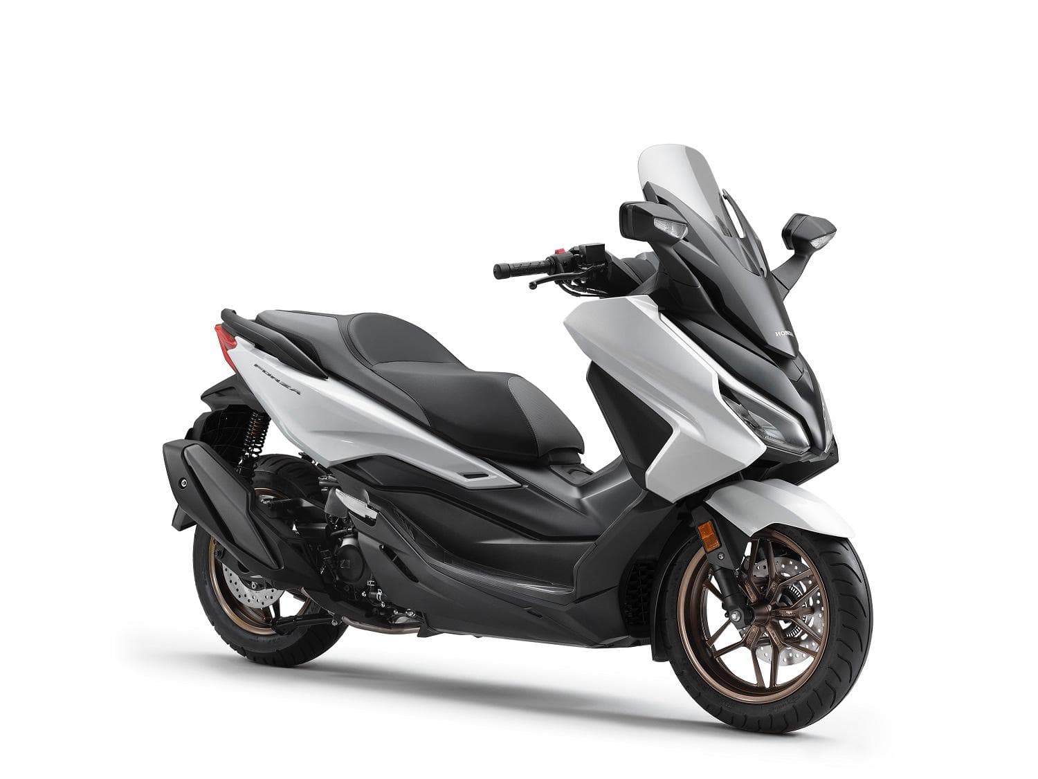 Honda Forza 2025 Makin Canggih, Panel TFT, Lampu Bagasi, dan Warna Baru Bikin Mewah