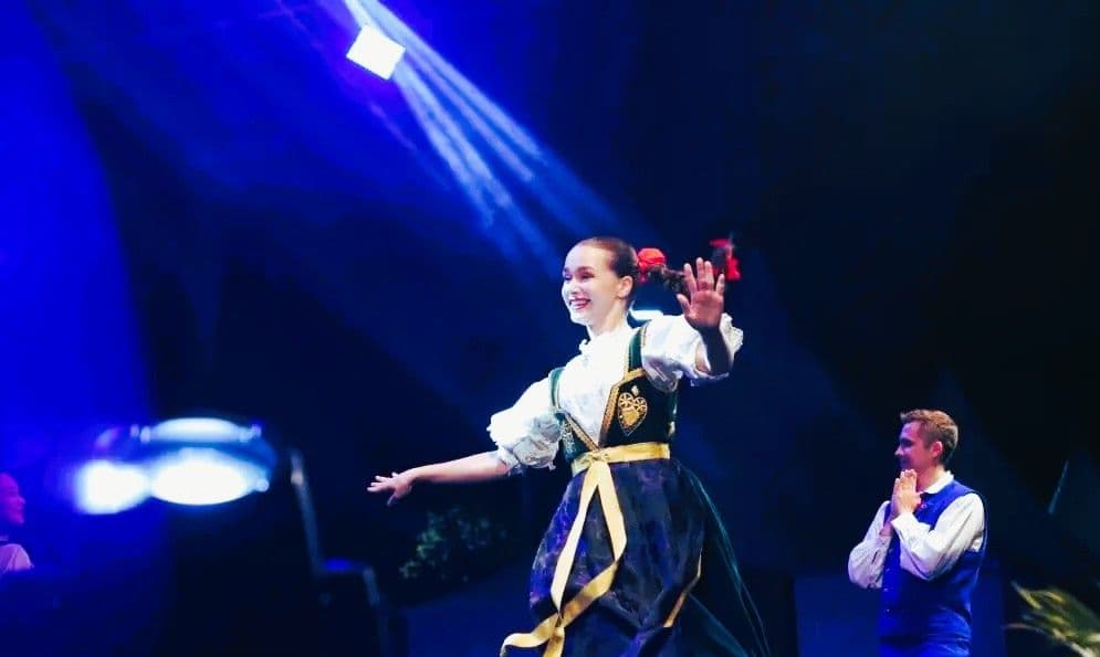 Penampilan delegasi Rusia di festival EBIFF 2025. (Diskominfo Kaltim/Khajjar)