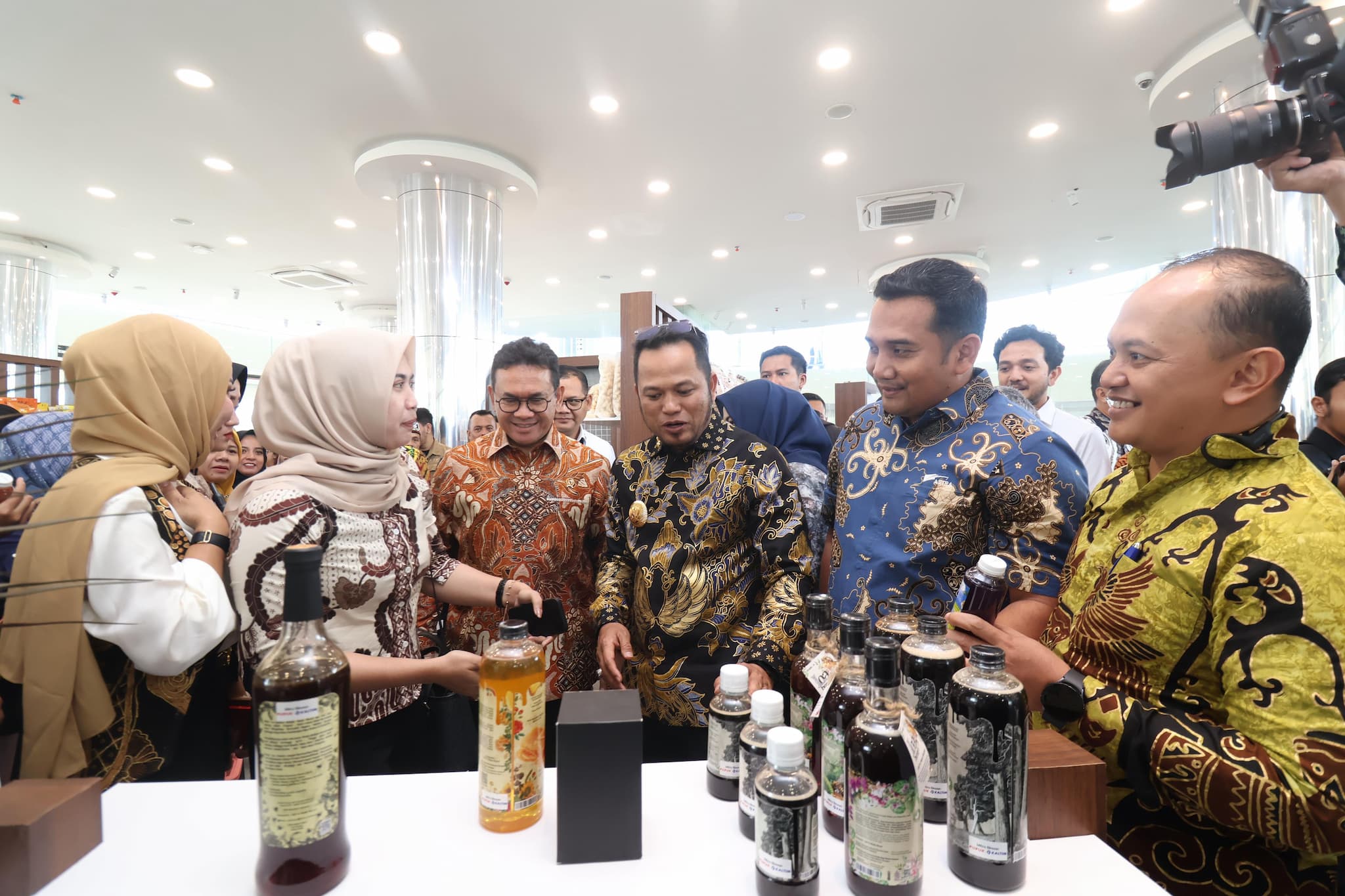 Produk UMKM Binaan Astra Berlaga di Export Center Balikpapan