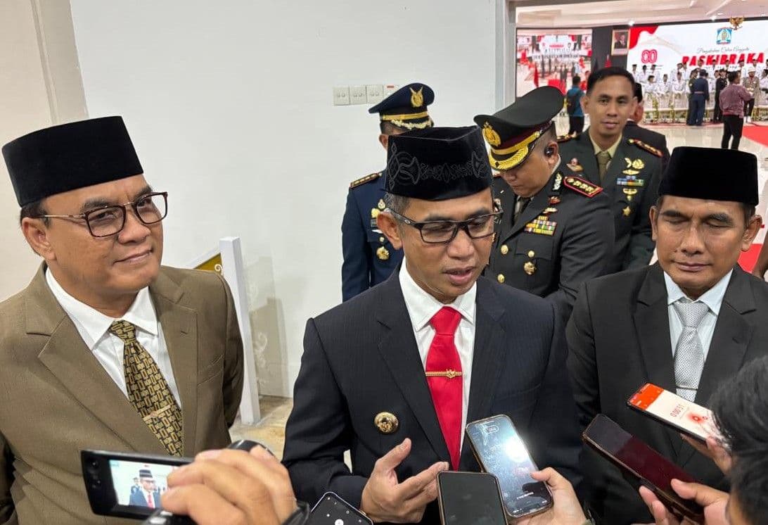 Wali Kota Balikpapan Rahmad Mas'ud didampingi Wawali Bagus Susetyo dan Sekda Balikpapan, Muhaimin