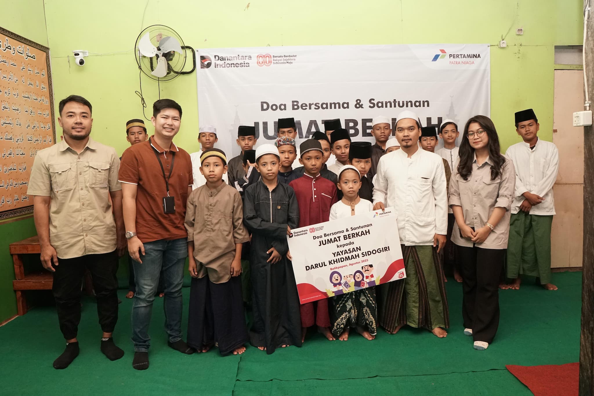 Jumat Berkah, Pertamina Patra Niaga Salurkan Santunan untuk Anak Yatim di Balikpapan