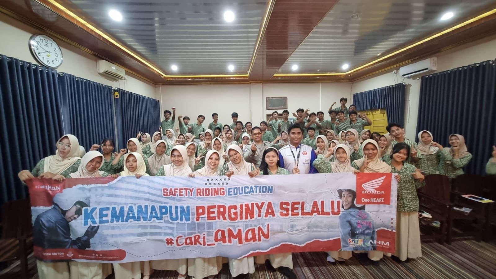 Astra Motor Kaltim 1 Tanamkan Budaya Berkendara Aman di SMA Negeri 1 PPU