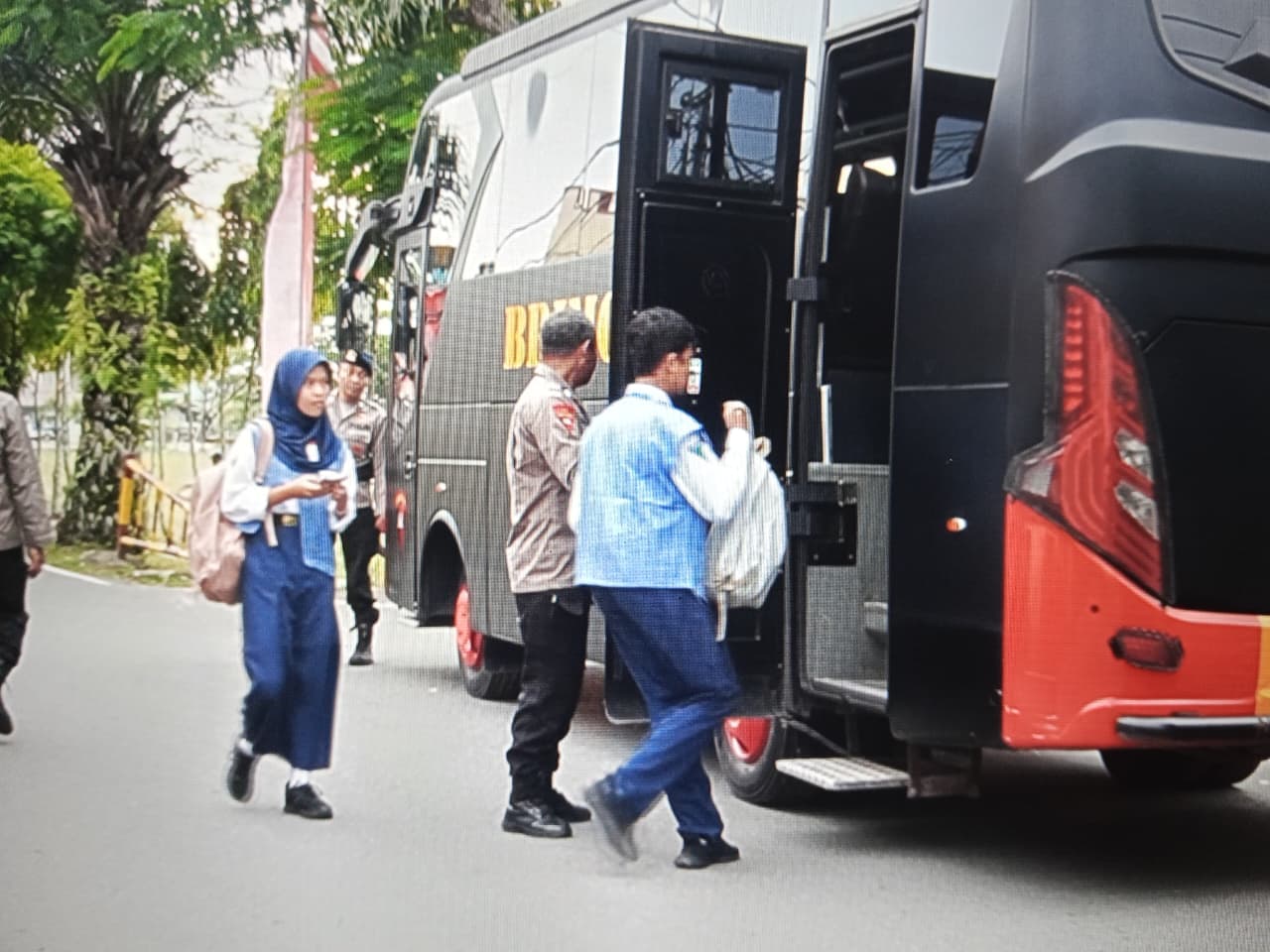 Peduli Pendidikan, Brimob Kaltim Luncurkan Bus Sekolah Gratis