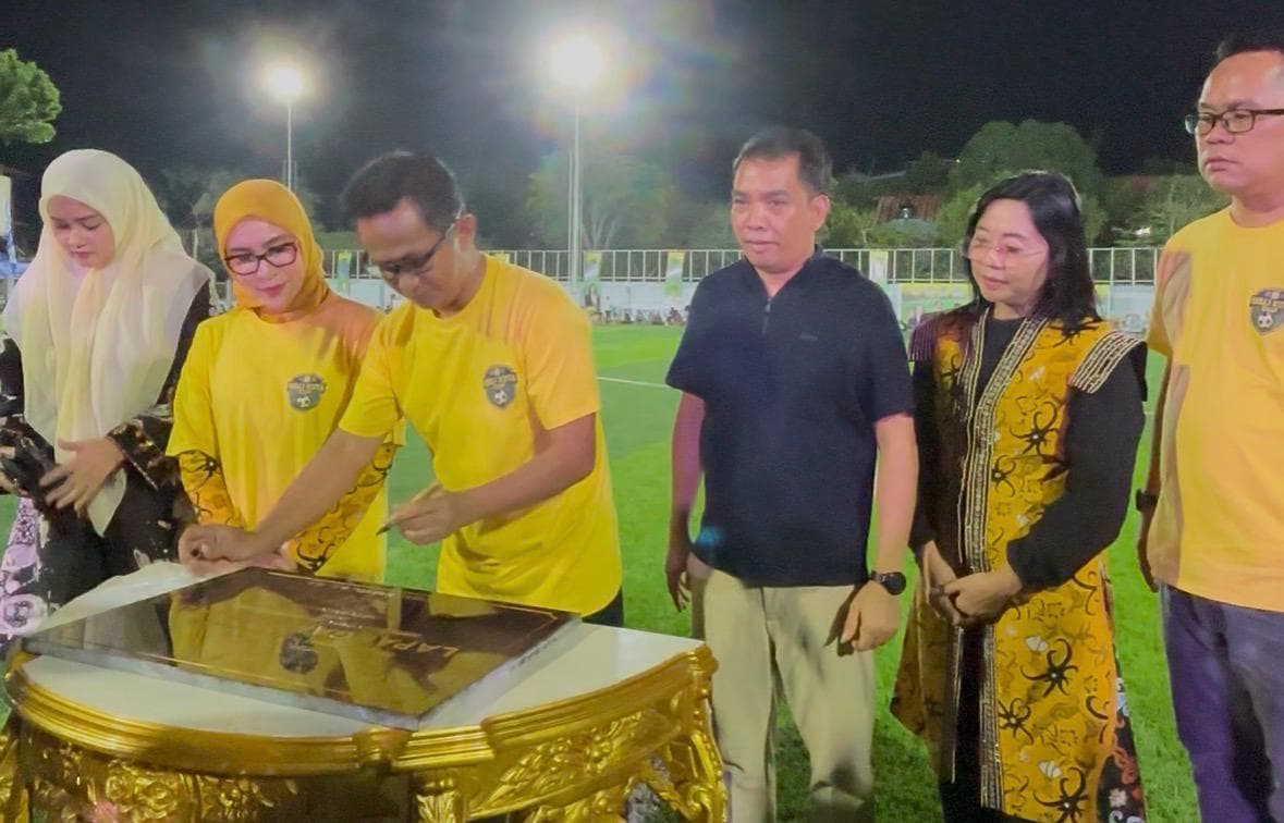 Wali Kota Balikpapan Rahmad Mas'ud remikan Lapangan Sepakbola Sepinggan Baru "Sebaru" pada Minggu (7/12/2025) malam