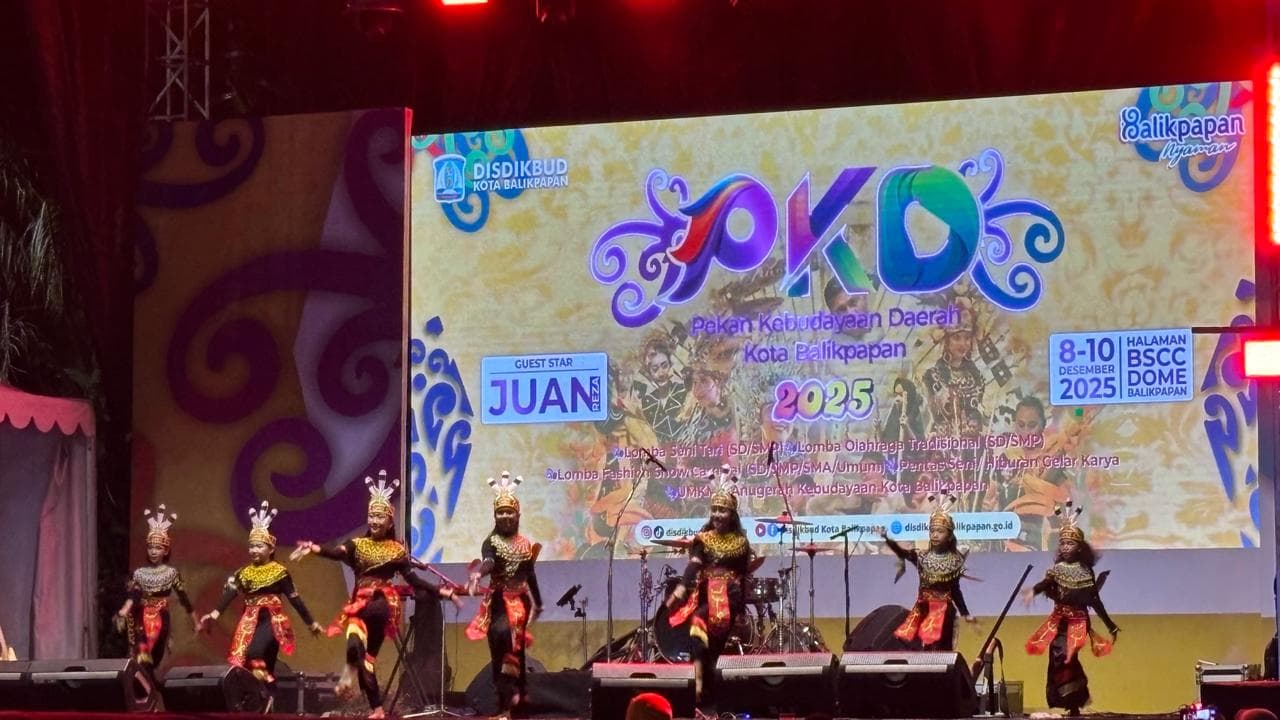Pekan kebudayaan daerah 2025 di halaman Dome Balikpapan pada Senin 8 Desember 2025
