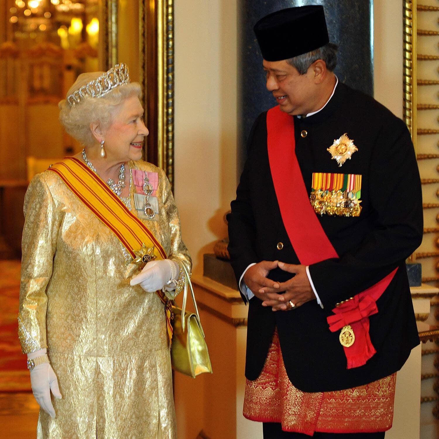Presiden RI ke - 6 SBY bersama Queen Elizabeth II. (Foto: X @SBYudhoyono)