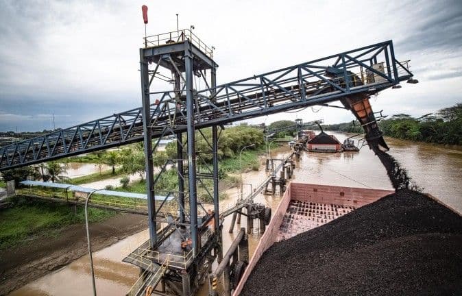 Fasilitas penunjang milik PT Bayan Resources desa Senyiur di Sungai Kedang Kepala di Kabupaten Kutai Timur, Kalimantan Timur.