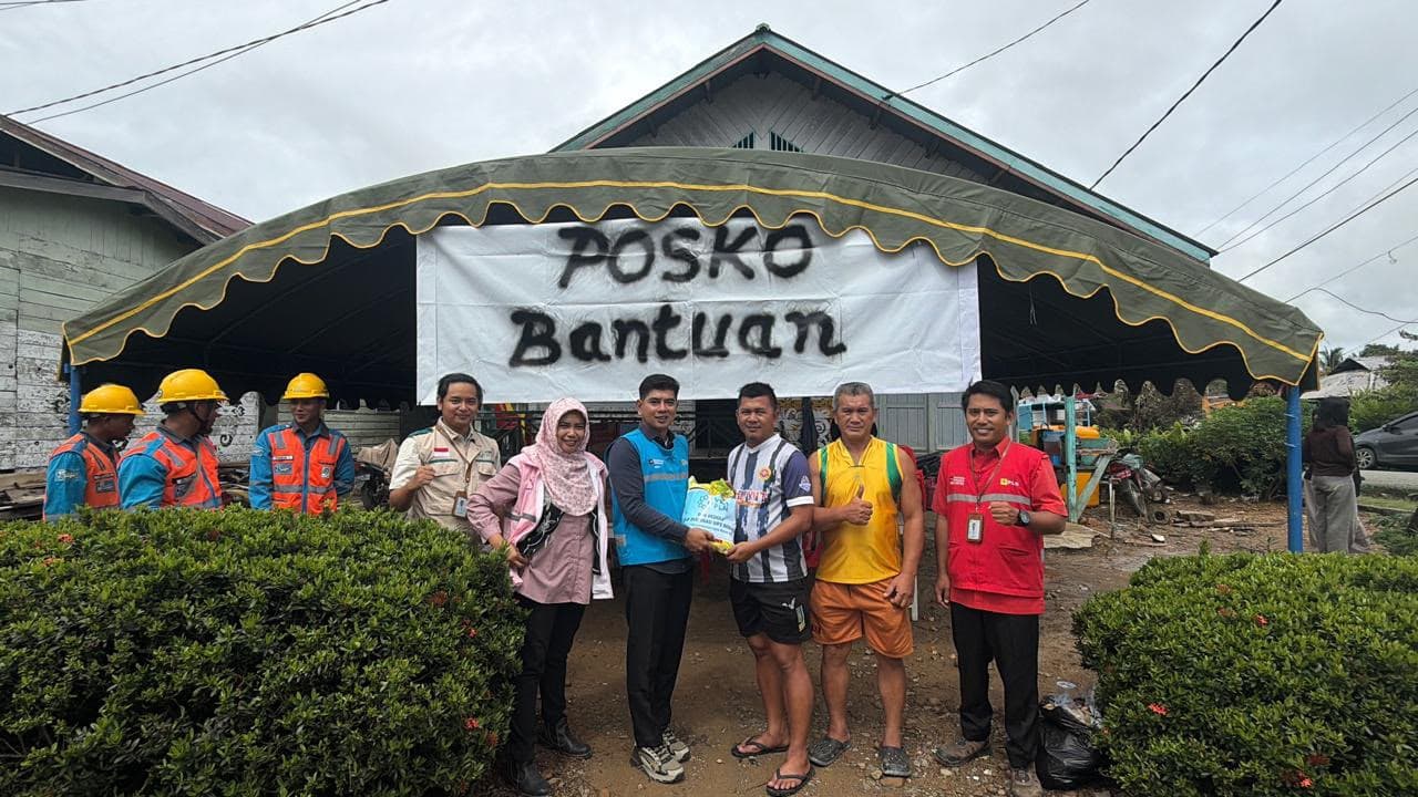 PLN UID Kaltimra Salurkan Bantuan untuk Korban Kebakaran Pulau Sapi