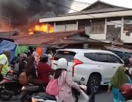 Puluhan Kios Pasar Sepinggan Terbakar pada Jumat pagi (31/7/2026)