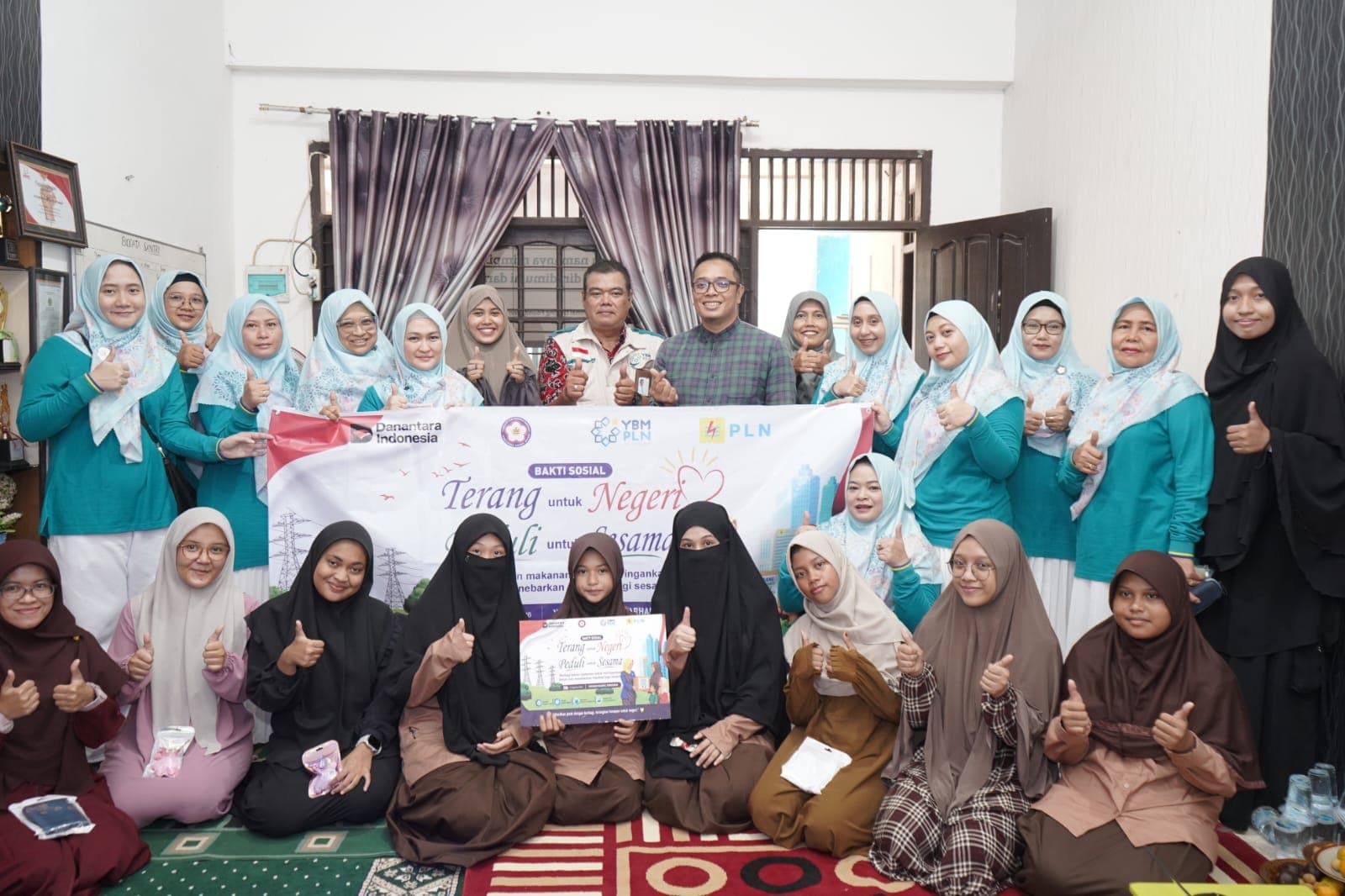 YBM dan PIKK PLN Kaltimra Salurkan Bantuan untuk Santri Darul Farhanah