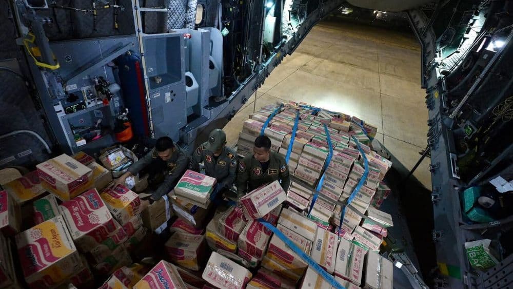 Pemerintah telah mengirim 253 ton logistik ke wilayah terdampak bencana NTT hingga hari kelima. Lima pesawat kembali membawa 65 ton bantuan.