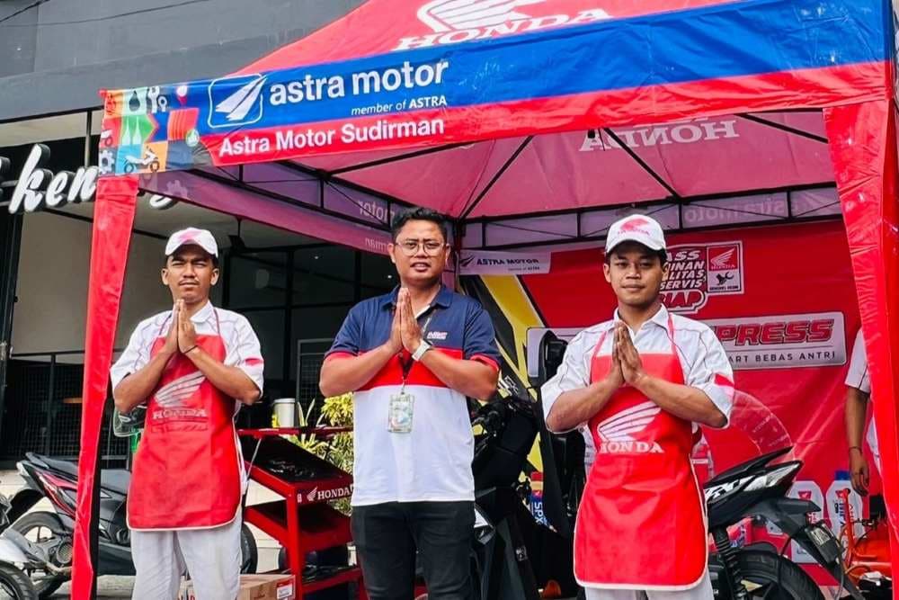 Peduli dunia pendidikan, Service Kunjung AHASS di Balikpapan libatkan siswa SMK Negeri 6.