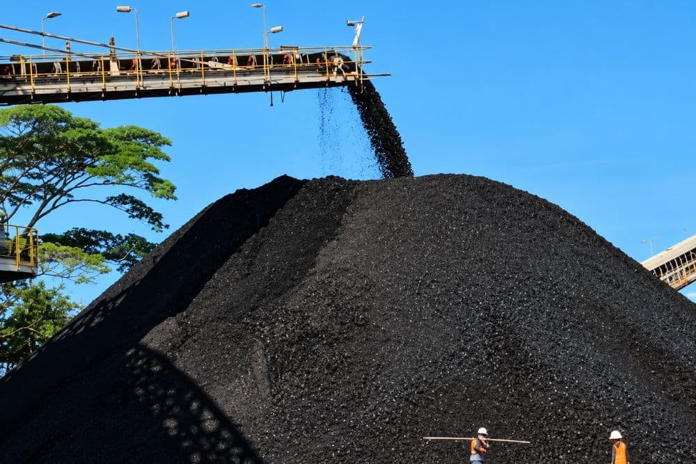PT Bumi Resources Tbk (BUMI) mengakuisisi 100% saham Loyal Metals Australia senilai Rp1,004 triliun melalui anak usaha Bumi Resources Australia.