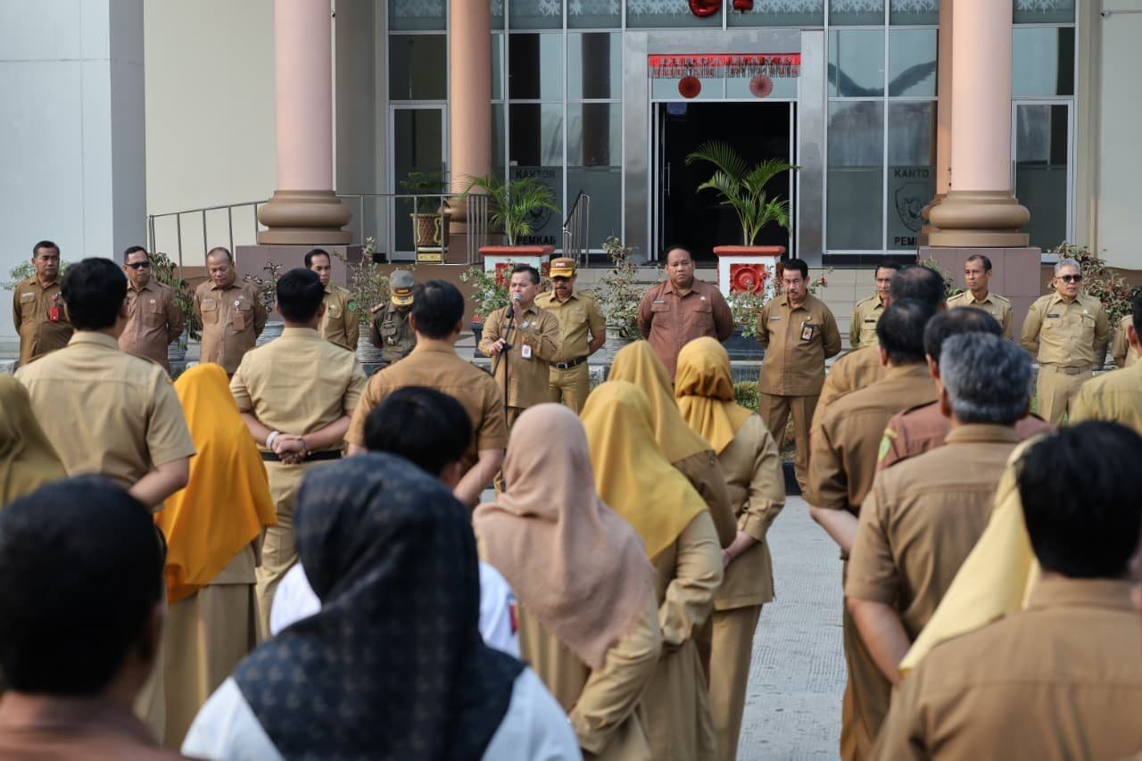 Sekretaris Daerah (Sekda) PPU Tohar saat memberikan arahan dalam apel gabungan