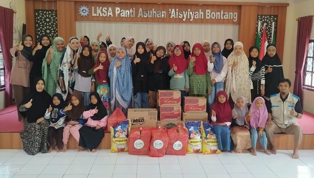 YBM PLN Bontang Bagi Makan Siang dan Sembako untuk Anak Panti Aisyiyah