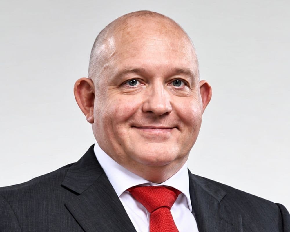 Direktur Bayan Resources Alastair McLeod melego 185.200 saham BYAN di harga Rp13.352.