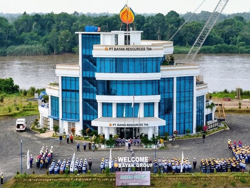 Haji Isam melalui PT Jhonlin Baratama akan menguasai 30% saham Bayan Resources.
