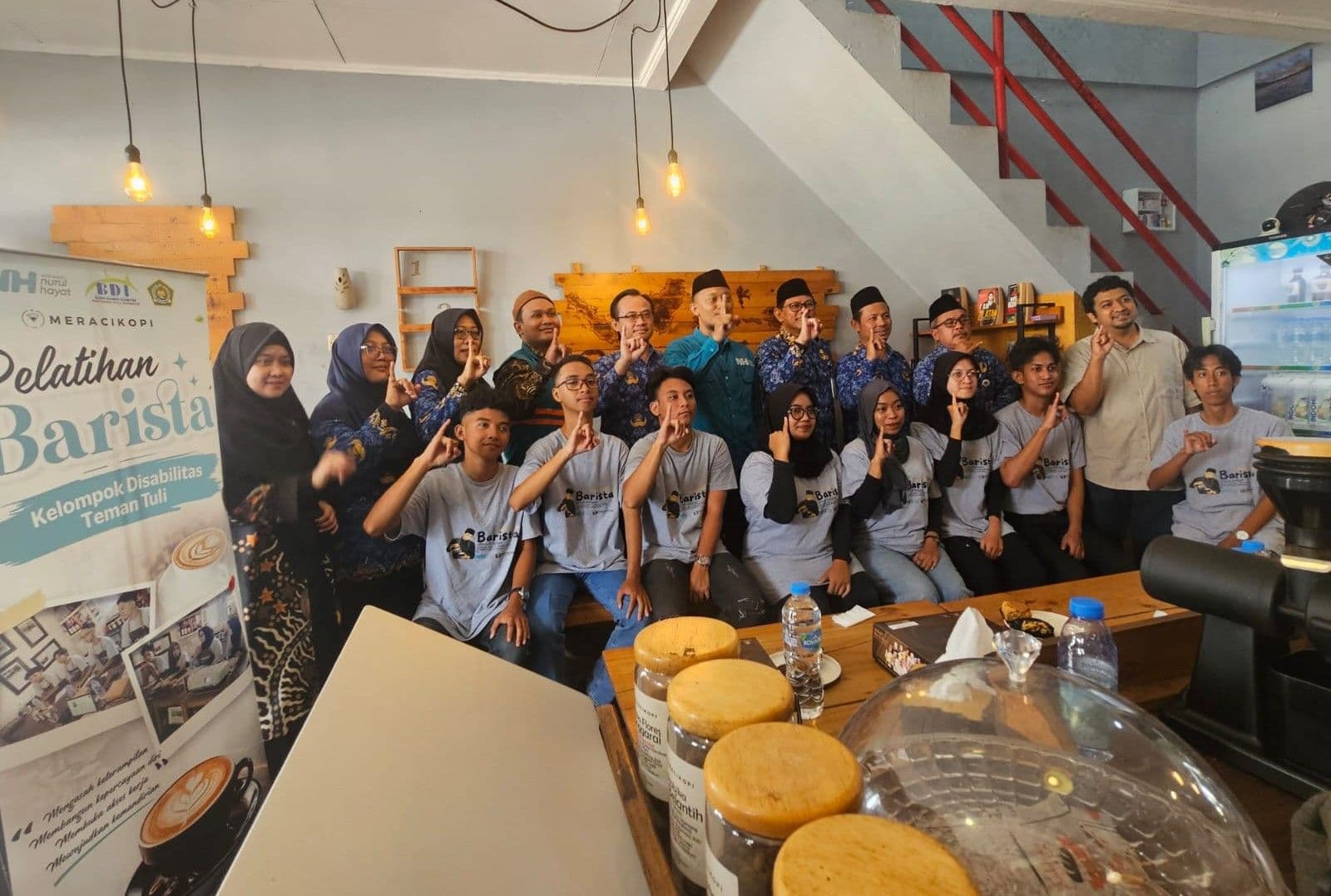 8 Teman Tuli Balikpapan Dilatih Jadi Barista, Buka Peluang Kerja Baru