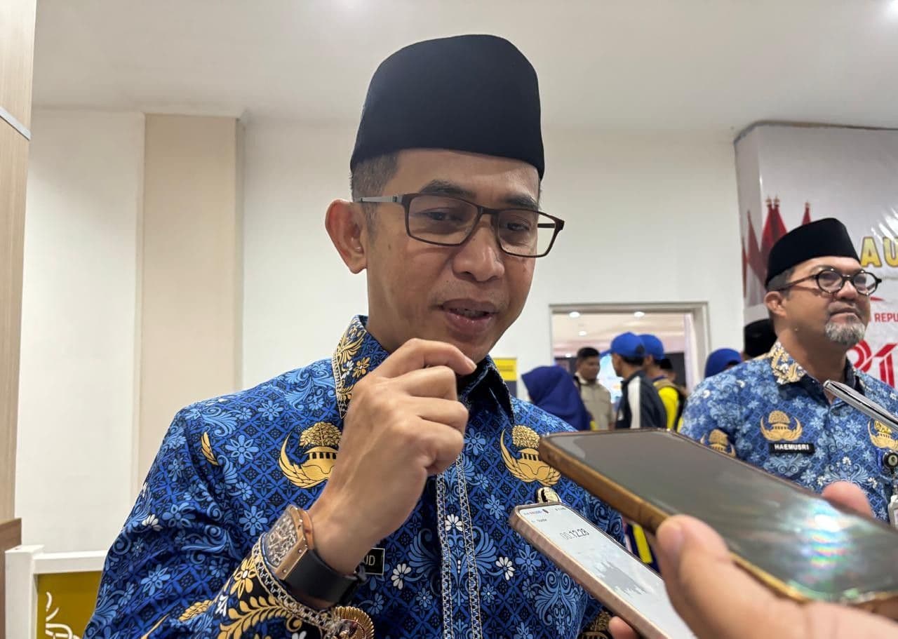 Wali Kota Balikpapan Rahmad Mas'ud mengatakan perubahan kebijakan ini didasari oleh pemantauan indeks kualitas udara pada hari Minggu kemarin yang menunjukkan penurunan tingkat pencemaran kabut asap secara signifikan